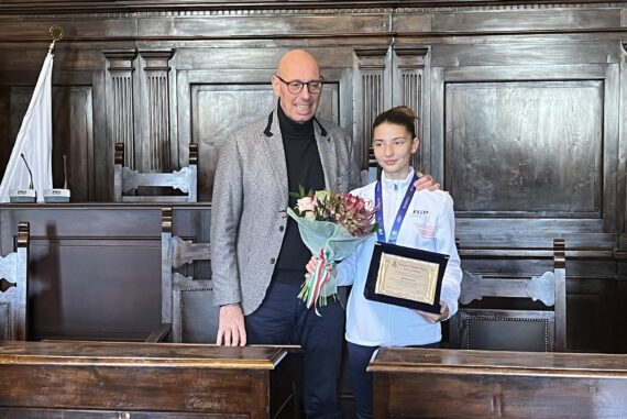 Matilde Minelli premiata in Comune per bronzo ai mondiali di Padel